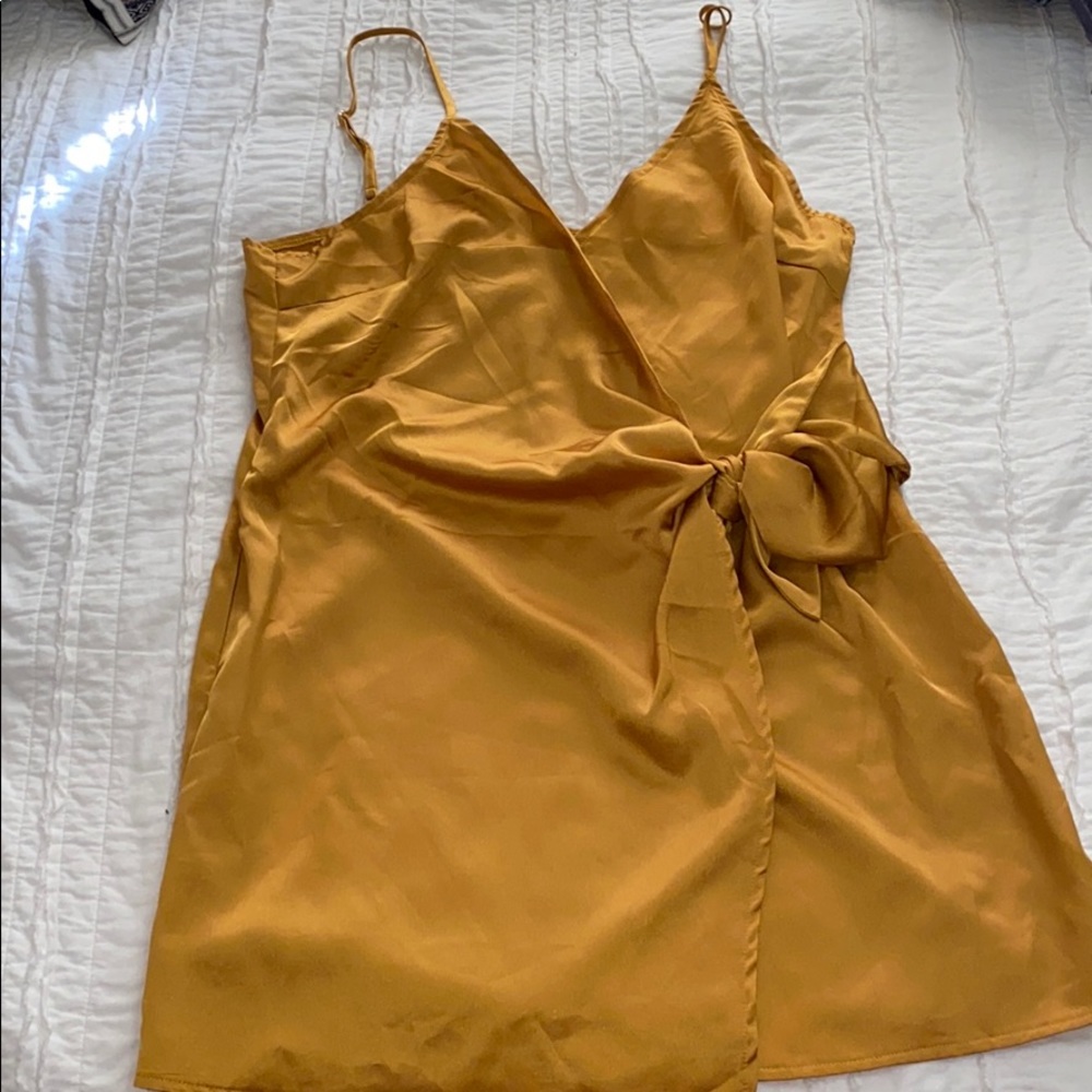 NWOT Boohoo Wrap Dress
